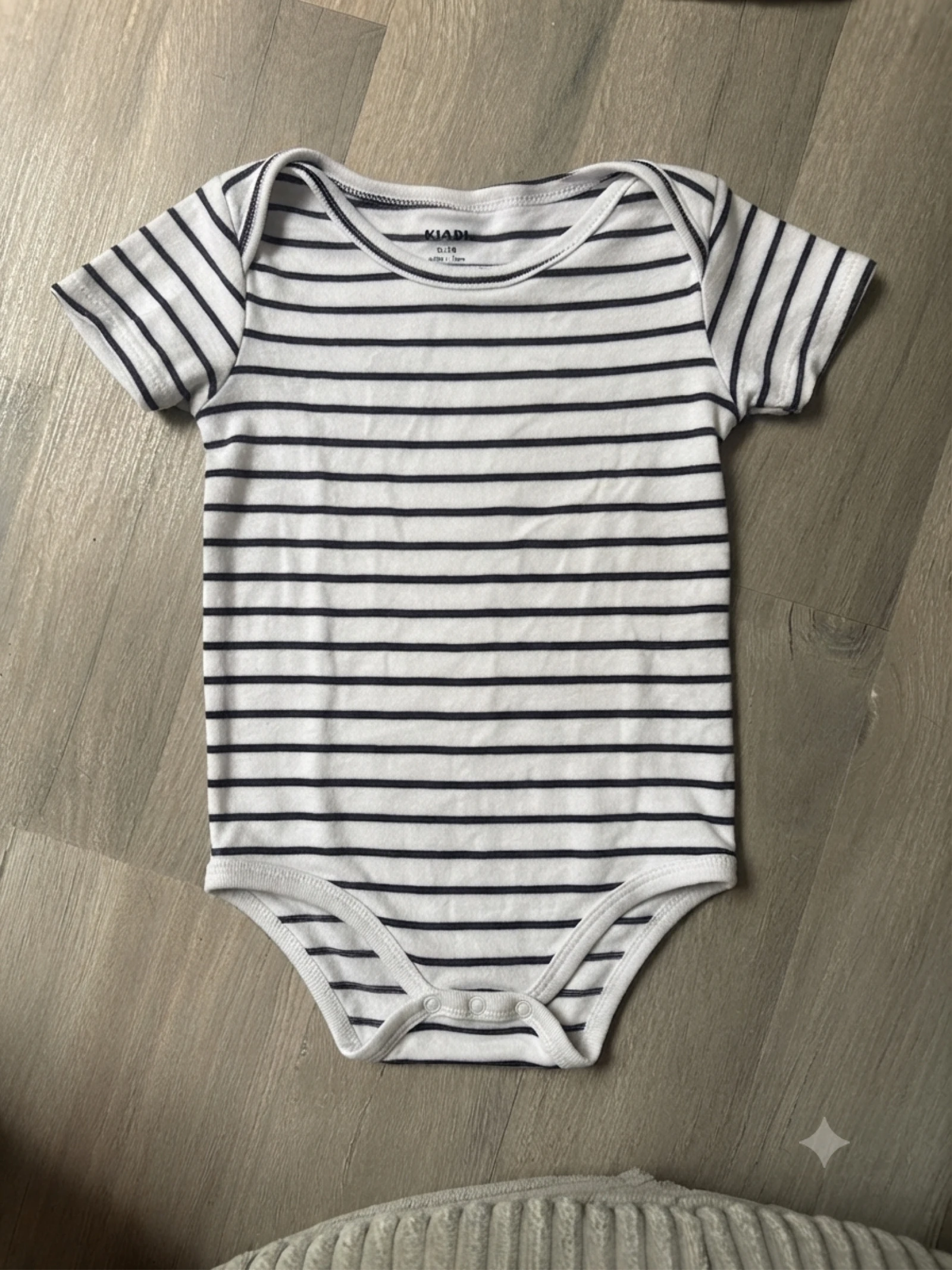 Lote de 3 bodies mangas curtas Kiabi 18 meses (86 cm) – photo 3